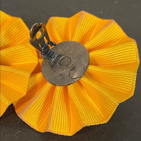 *RARE* Les Bernard Oversized Pleated Yellow Ribbon Sunflower Clip-on Earrings - Picture 7 of 7